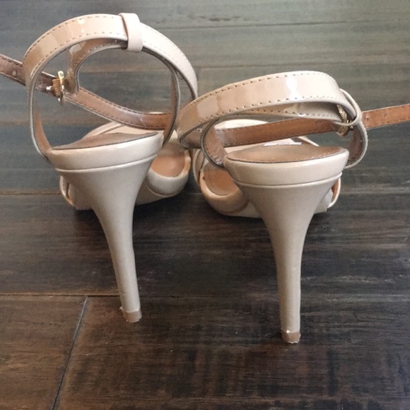 Steve Madden 7 Tan Sandal Heel - Picture 3 of 5